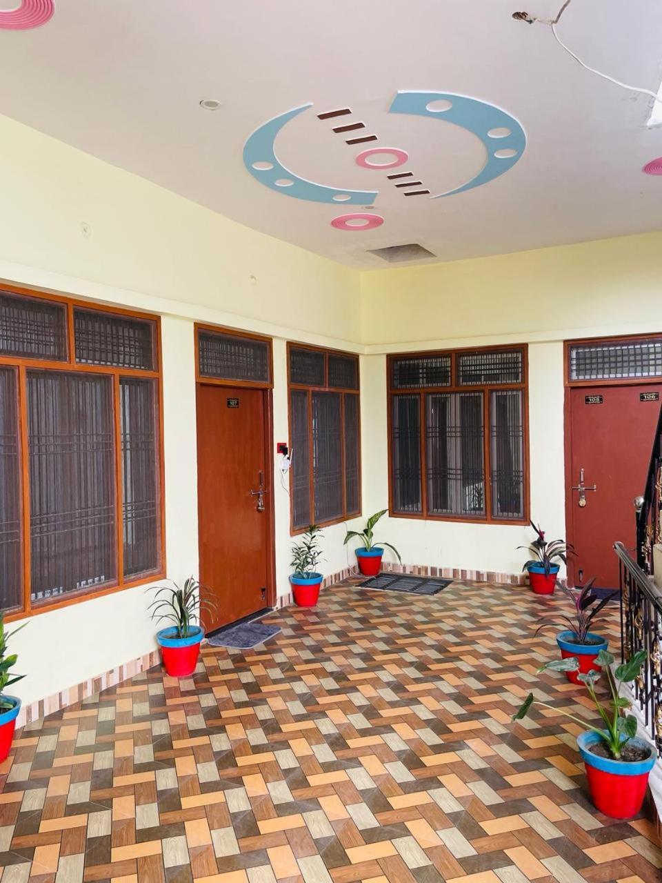 Harsh Home Stay Ayodhya ภายนอก รูปภาพ